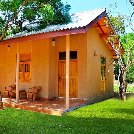 Indika Lake Resort Nuwarawewa East Zewnętrze zdjęcie