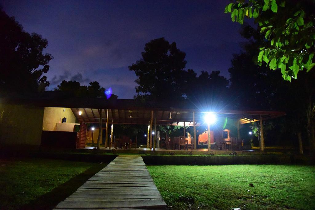 Indika Lake Resort Nuwarawewa East Zewnętrze zdjęcie