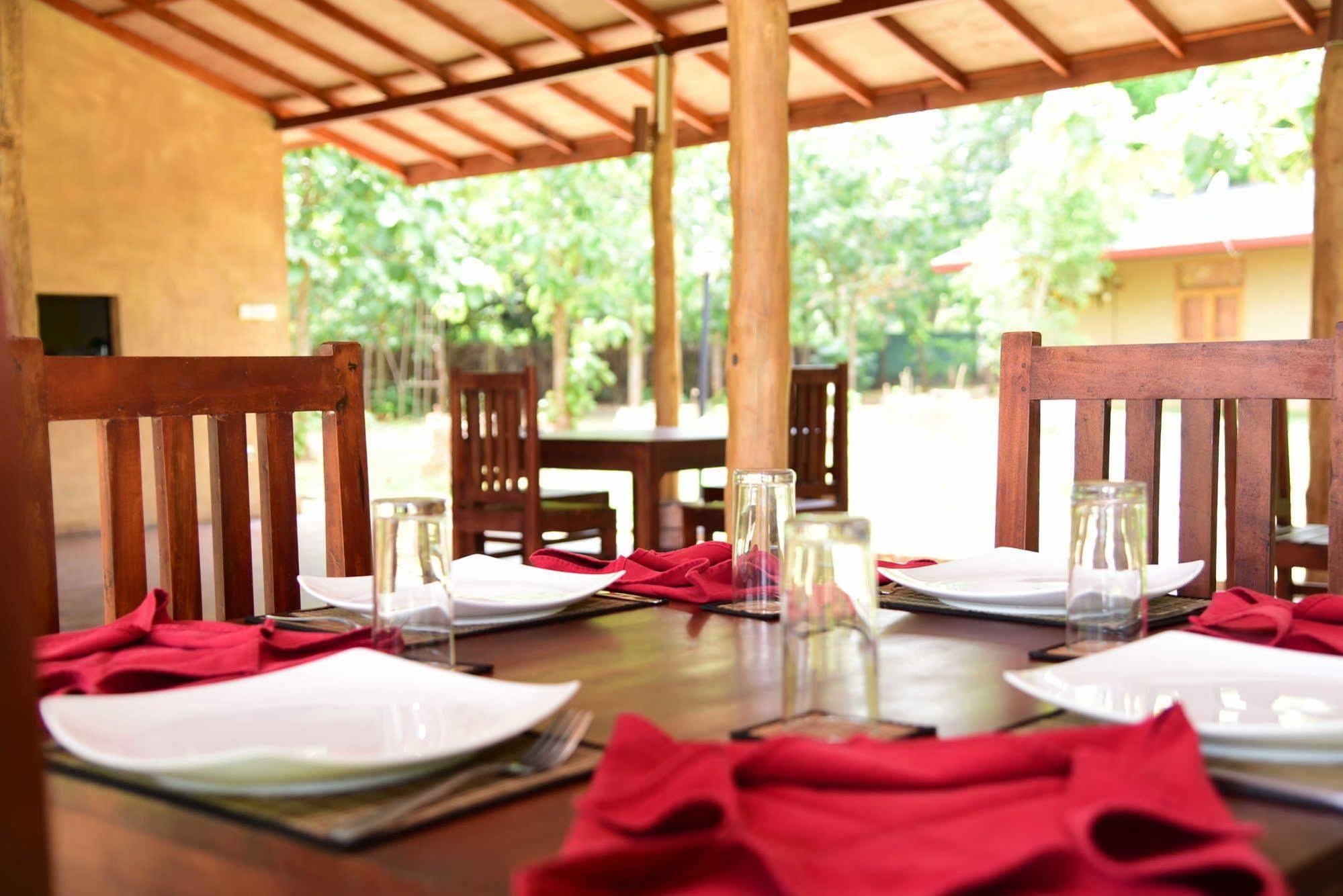Indika Lake Resort Nuwarawewa East Zewnętrze zdjęcie