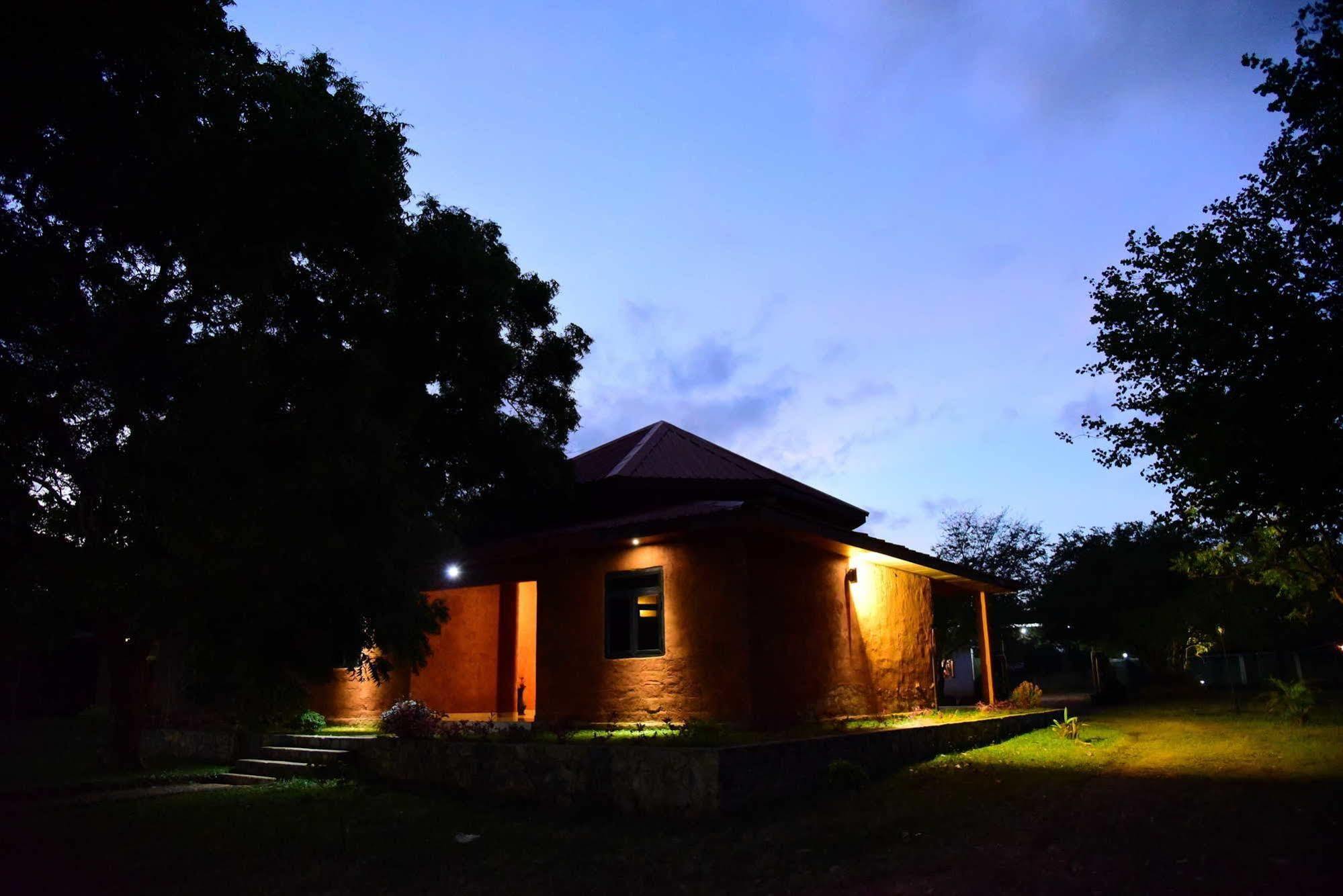 Indika Lake Resort Nuwarawewa East Zewnętrze zdjęcie