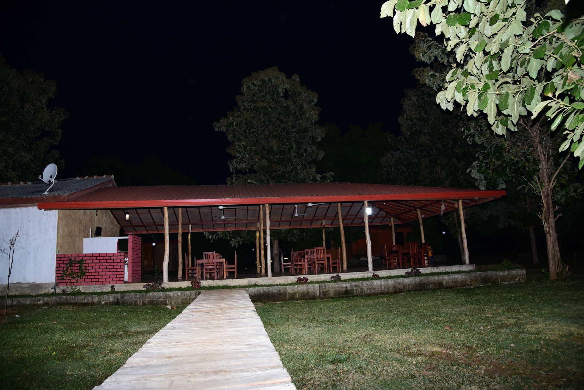 Indika Lake Resort Nuwarawewa East Zewnętrze zdjęcie